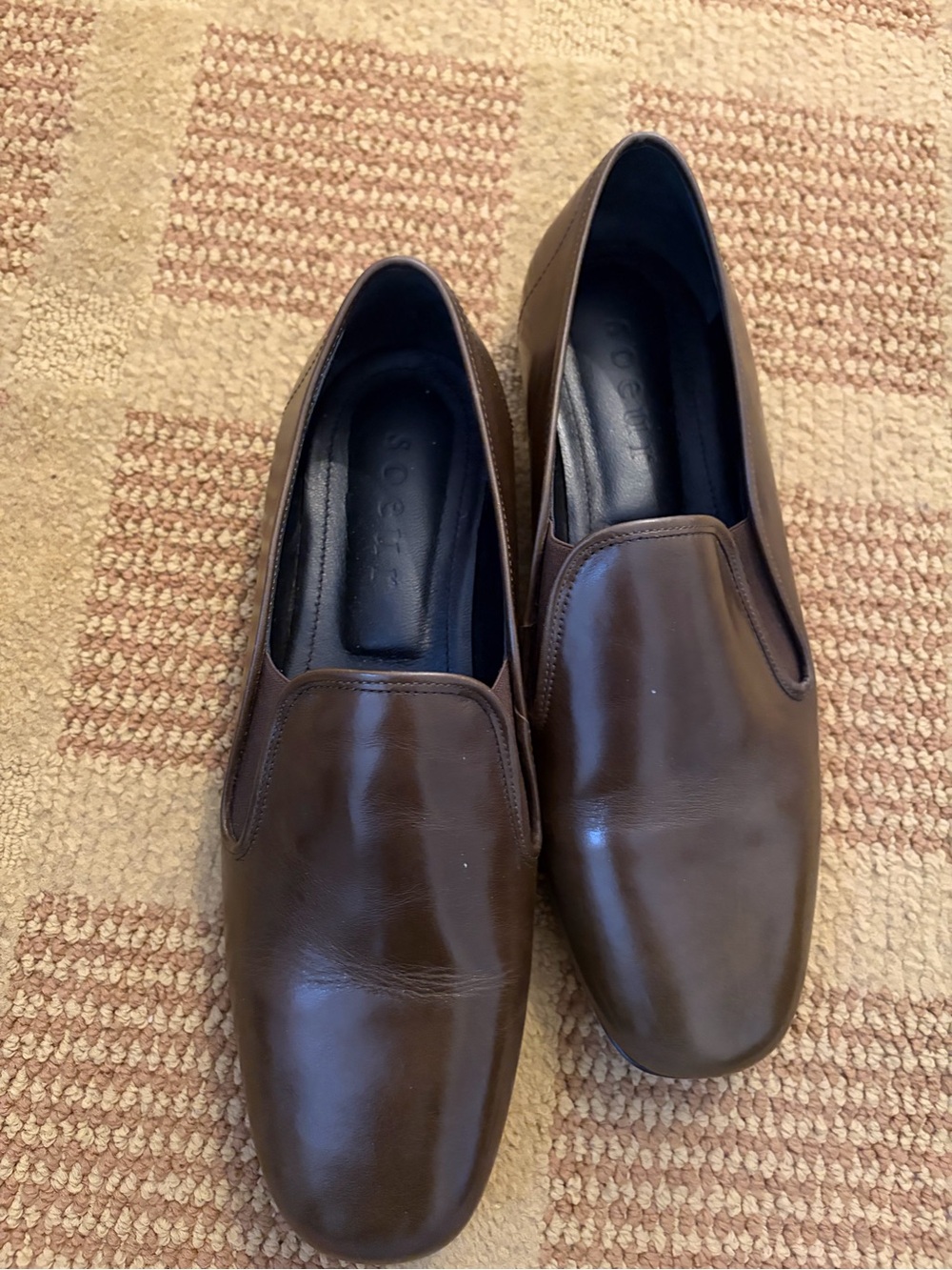 Soeur green leather loafers. Size 39. New without box